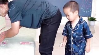 বাচ্চাটার সেইরকম বুদ্ধি????????