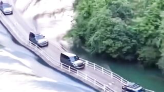 Exploring The Most Beautiful Floating Bridge in China!