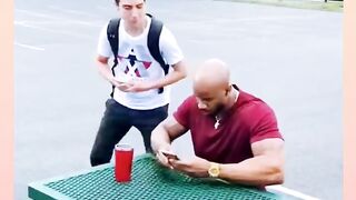 لقد قطعت سماعات الرأس ولكن بعد ذلك أعطيته Beats #shorts. الجديد