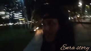 Suasana puncak gedung berbentuk kapal di Singapura