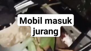 mobil masuk sujang