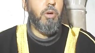 أحدكم ليعمل بعمل أهل الجنة حتى ما يكون بينه وبينها ذراع فيسبق عليه الكتاب
