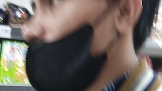 Suami setia menemani istri belanja