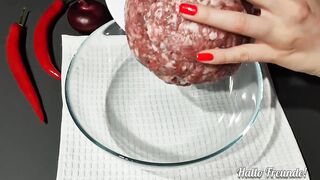 Schnell zum Abendessen! Ein sehr einfaches und leckeres Hackfleischrezept.
