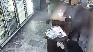 Robbery Fail in pakistan  viral vedios