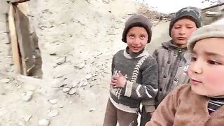 Dost_Ka_Gift_????_Muskan_K_Haath_Lag_Gya_????___Going_To_My_Freind_s_Village shirazi village vlogs 2024