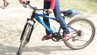 কিভাবে সাইকেল স্টান্ড দেথালো ????????