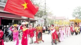 Wedding in red dress in Vietnam