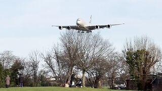Airplane landing|when airline landing