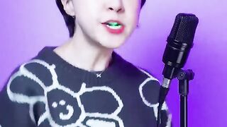 Singing 'Chipi Chipi Chapa Chapa' with a flashing mouthpiece????????