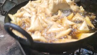 Keema Samosa frying