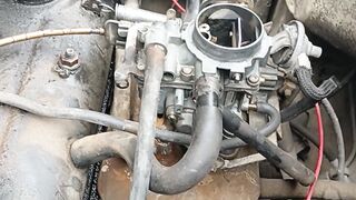 Durite départ AEI Arrivée sur le carbu (مقابل مضخة التكرار , durite juste de la bonne longueur ,coudée .