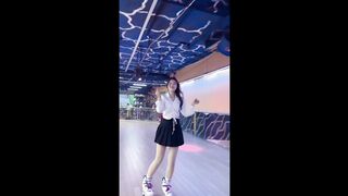 Roller skates || Cute Girl Skating Stunt #skating