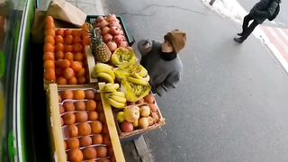 جو زمین والوں پر رحم کرتا ہے تو آسمان والا اس پر رحم کرتا ہے