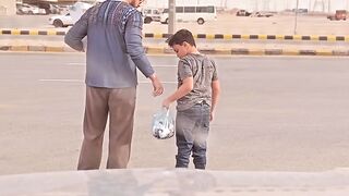 أهمية زرع الاحسان في اطفالك
