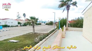 شاليه مستقلّ للبيع بالتقسيط يرى البحر