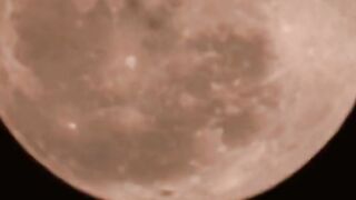 ভরা পূর্ণিমার রাতে নিটোল চাঁদ তার ঝলমলে আলাের
