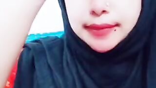 Hijabi Queen items girls live