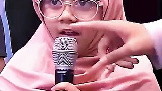 Little Girl Talking To Mufti Menk Cute! #fypシ゚viral #islamicvideo