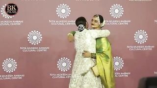 Kajol Daughter Nysa With SRK Family Aryan, Gori Khan At Nita Ambani Lanch By The Great Indian Music