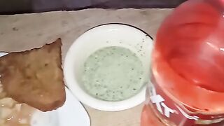 روزہ افطار ماں باپ بیوی بچوں کے بغیر