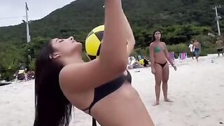 Les filles au ballon