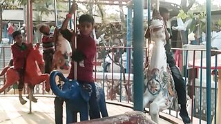 শিশুদেরকে নিয়ে কিছু সময় বিনোদন
