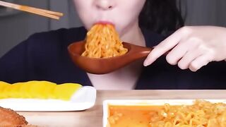 cr__@fume_yamyam______#asmr_#mukbang_#asmrmukbang_#eating_#eatingshow_#asmreating_#asmreatingsounds_#mouthsounds_#asmreatingshow_#eatingvideo