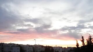 واوحينا الى موسى ان الق عصاك فاذا هى تلقف ما يافكون - القران الكريم.