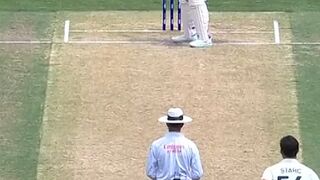 Mitchel Starc swing ball wow ????