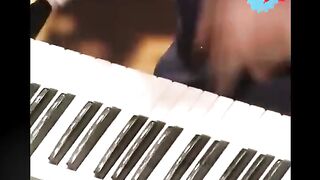 WHAT AN AMAZING LIVE PERFOMENCE