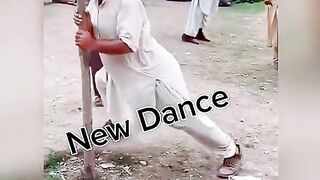 Funny is dance ka Naam btao Yar akir  ye Kon sa dance hai