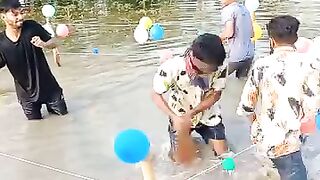 হাসলে পেঠ ব্যাথা হলে আমার দোষ নেই