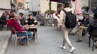 اضحك حتى تموت