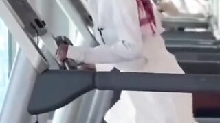 لما رفيقك يروح معك اول مرة على النادي