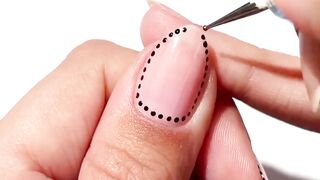 Water Marbling nail's art and creativity