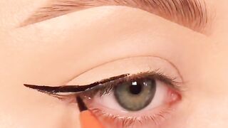 How to apply eyeliner