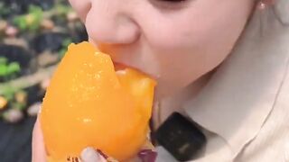 Enjoy life eating pepino fruit so sweet fresh with natural fruit garden #fruit #2024