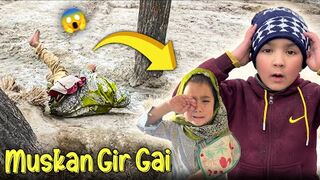 Muskan Drakht Say Gir Gai ????