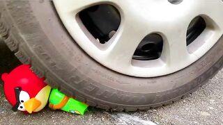 Esmagando coisas crocantes e macias de carro! EXPERIMENTO: Carro vs Coca Cola, Fanta, Balões Mirinda