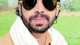 Wo mujy sunya karti thi