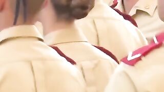Los gestos de camaradería entre la #princesaleonor y sus compañeros de la Academia Militar #leonor