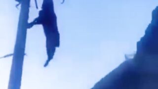 To take a place instead Used to but this time Hang upside down where it is screwed That's why they say Are not screwed everywhere do you