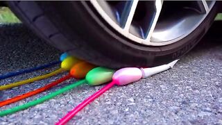 Esmagando coisas crocantes e macias de carro! CARRO EXPERIMENTAL vs OVOS