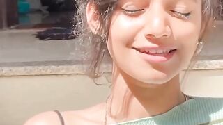 Gulabi sarii music