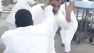 ،افطاری میں لڑائی ہو گیا،