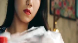 এই মেয়েটি খাবারের লোভে ফেঁসে যায় ????  #shorts