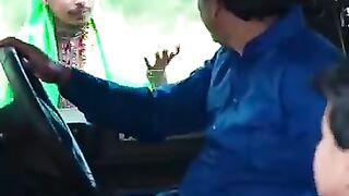 Dikhawa mat karo