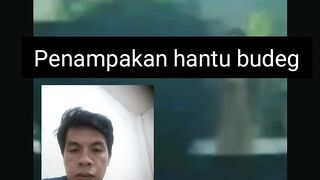 Penampakan hantu budeg didepan palang kereta api