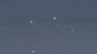 ZOOM محاكاه مذهله لكوكب زحل واكبر اقماره